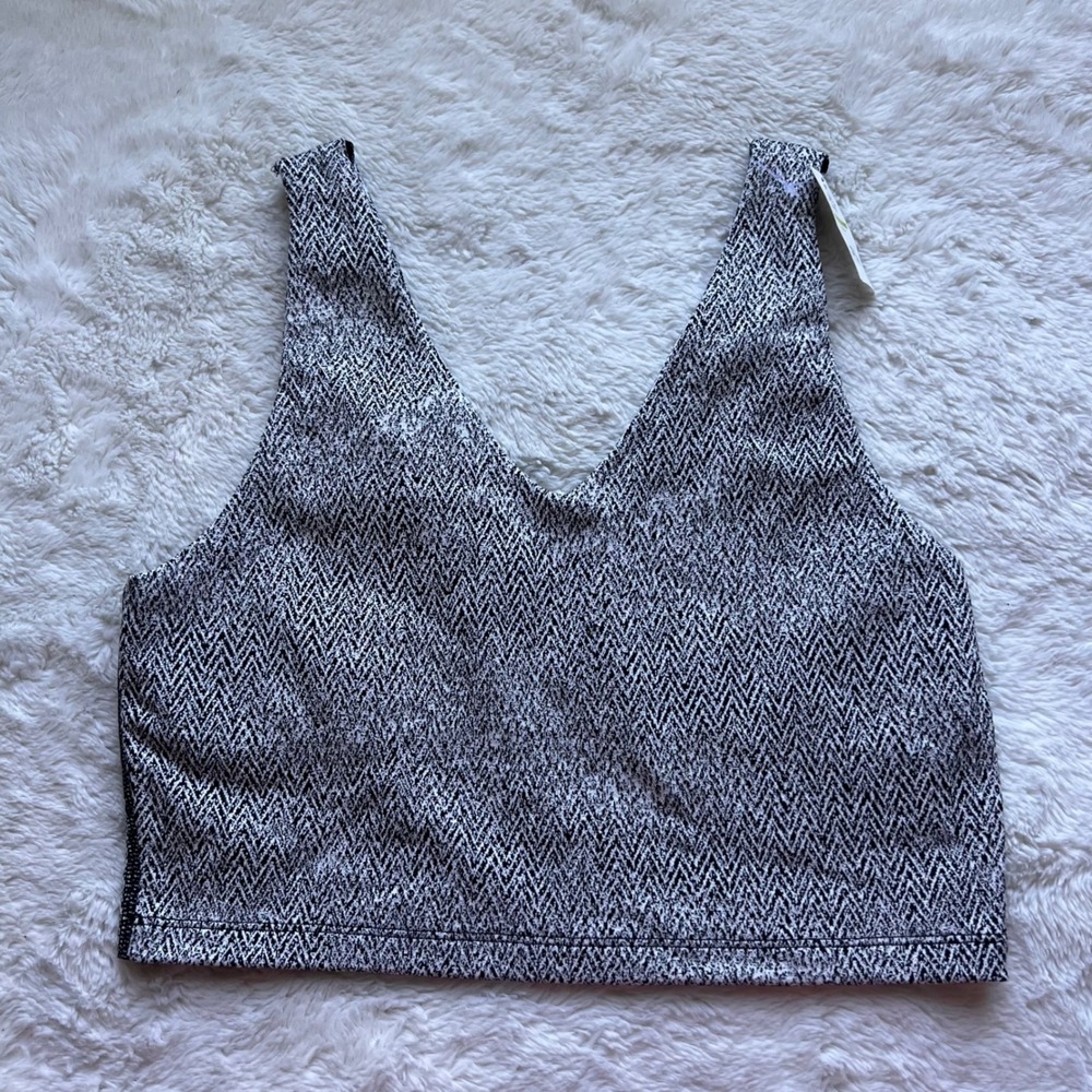 OFFLINE by Aerie Recharge Sports Bra Black White Chevron V-Neck Crop Top Small
